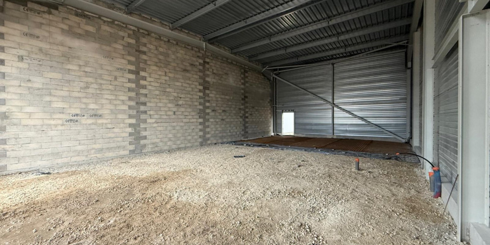 local industriel à AMBARES ET LAGRAVE (33440)